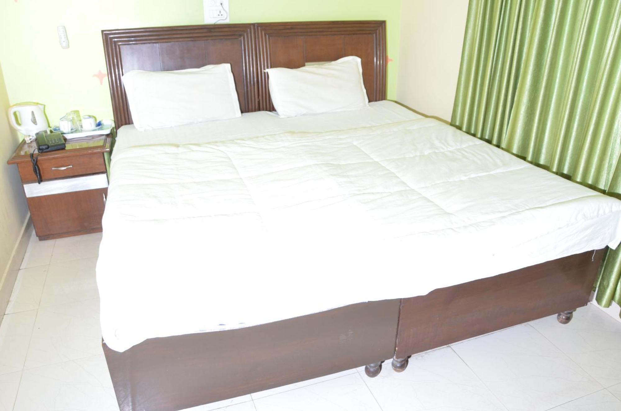 Kangs Nirvana Resorts And Spa Mahalpur 外观 照片
