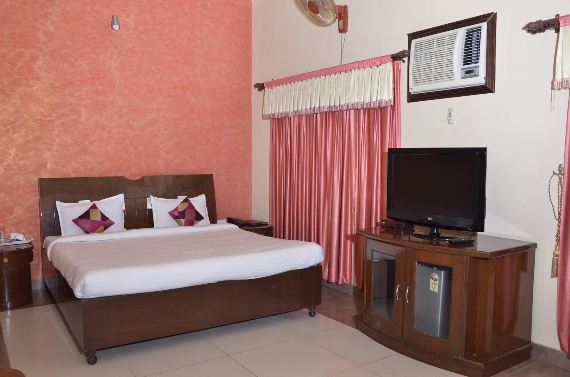 Kangs Nirvana Resorts And Spa Mahalpur 外观 照片